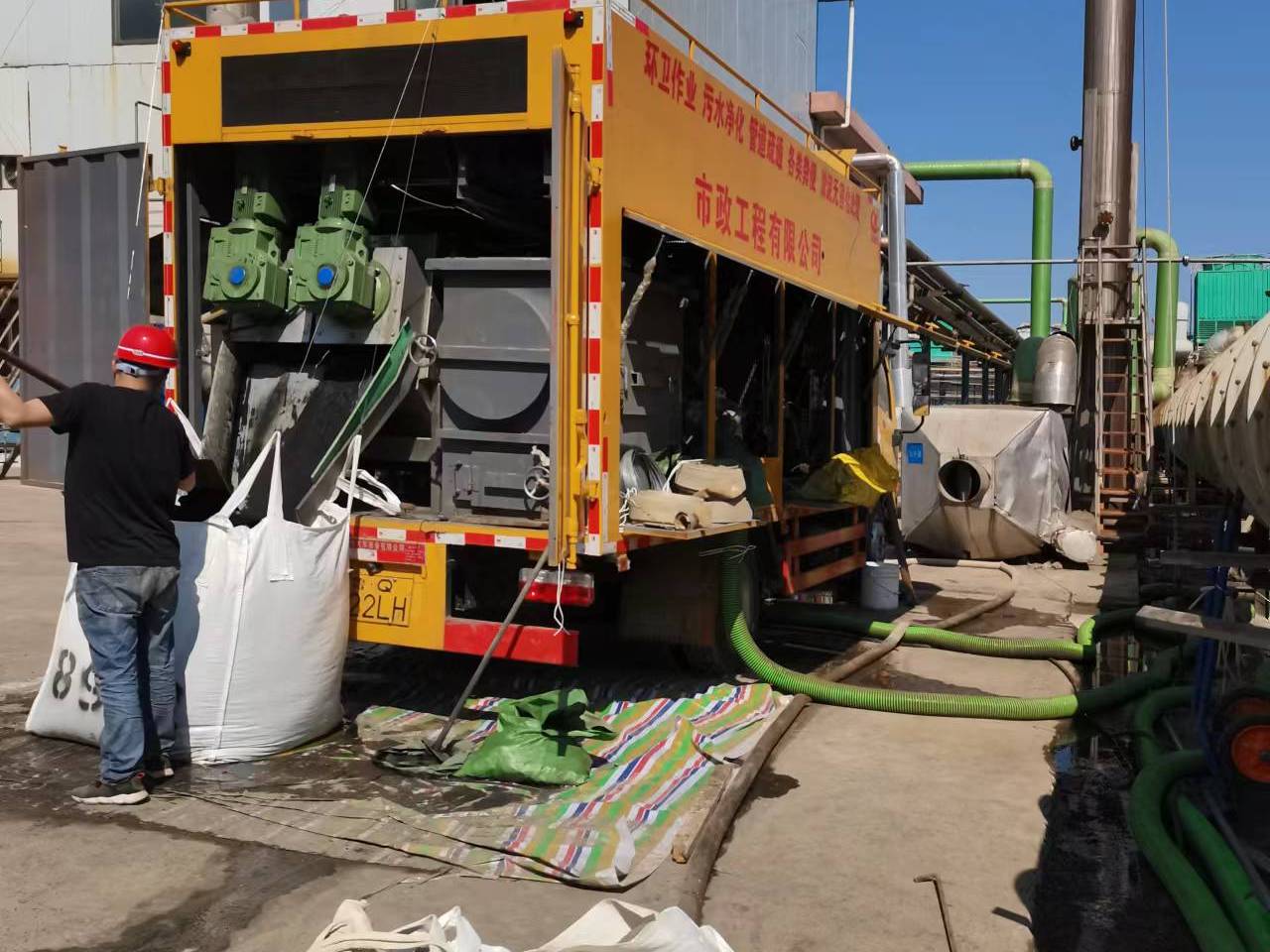 平南淤泥压干处理